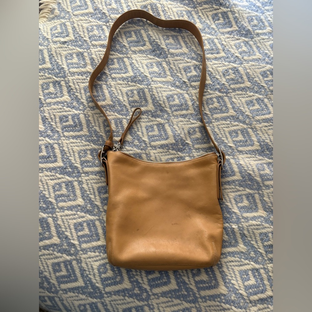 Coach Classic Style Vintage Leather Purse Clean - Picture 2 of 7